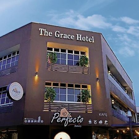 The Grace Hotel Muar Extérieur photo