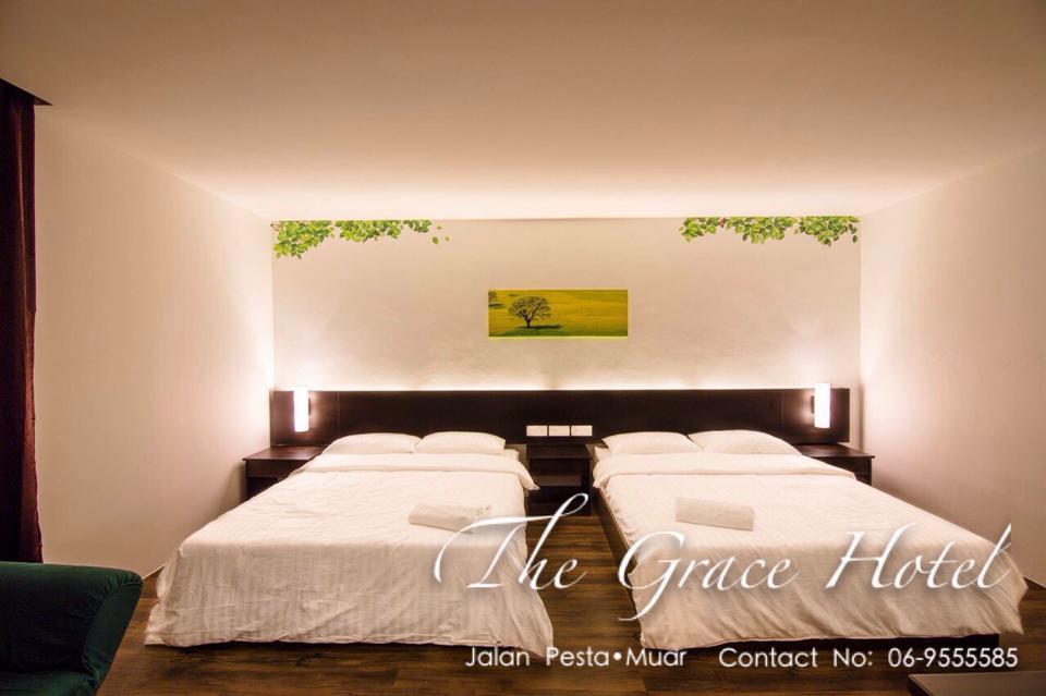The Grace Hotel Muar Extérieur photo
