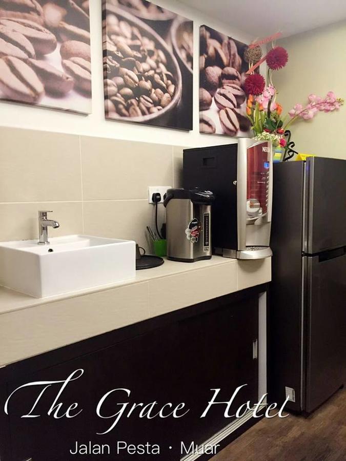 The Grace Hotel Muar Extérieur photo